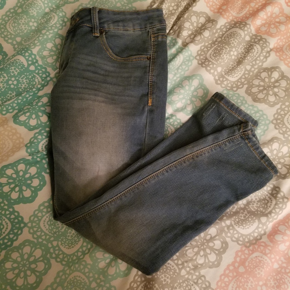 Sz 7 Angel Kiss mid-rise skinny jeans